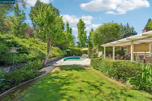 340 Donald Dr, Moraga, CA 94556