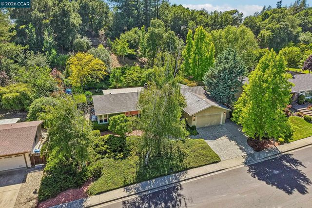 340 Donald Dr, Moraga, CA 94556