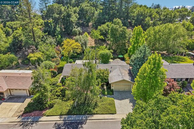 340 Donald Dr, Moraga, CA 94556