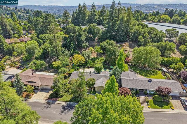 340 Donald Dr, Moraga, CA 94556