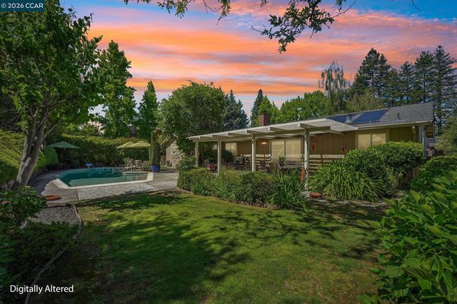 340 Donald Dr, Moraga, CA 94556