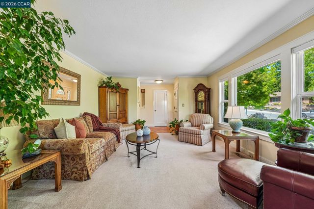 340 Donald Dr, Moraga, CA 94556