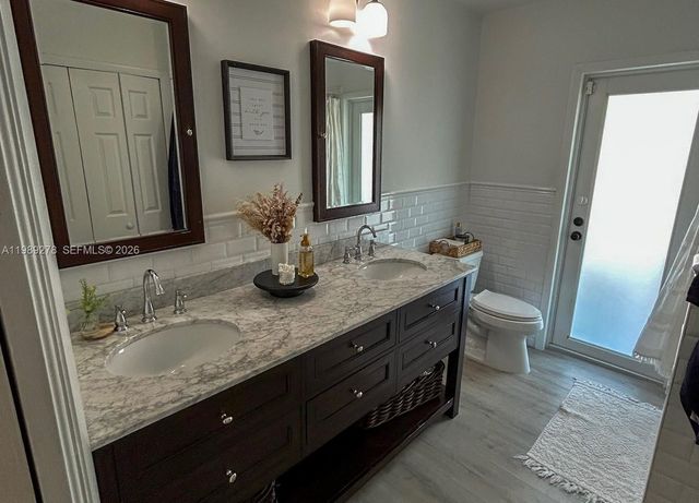 15720 SW 87th Ct, Palmetto Bay, FL 33157