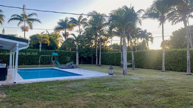 15720 SW 87th Ct, Palmetto Bay, FL 33157