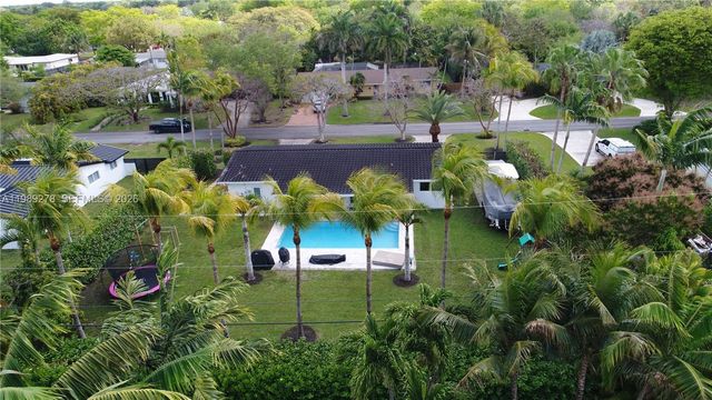 15720 SW 87th Ct, Palmetto Bay, FL 33157