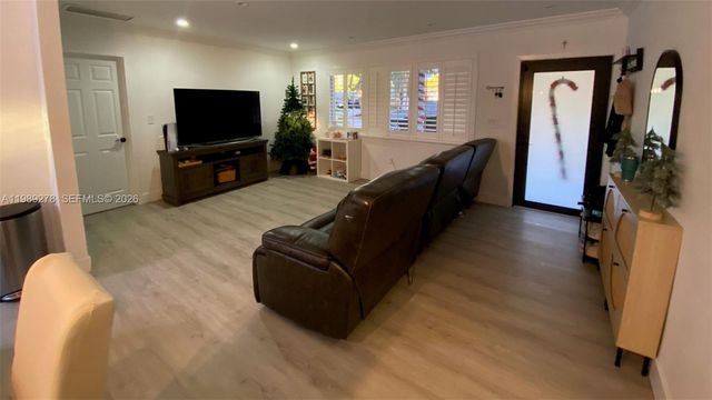 15720 SW 87th Ct, Palmetto Bay, FL 33157