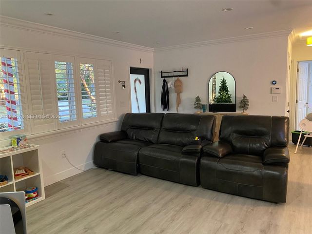 15720 SW 87th Ct, Palmetto Bay, FL 33157