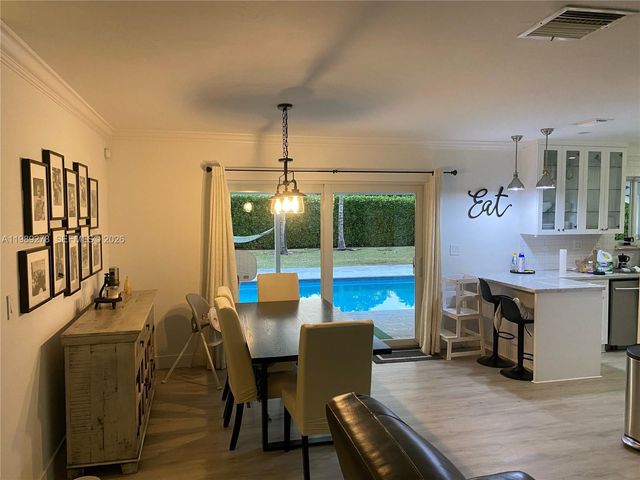 15720 SW 87th Ct, Palmetto Bay, FL 33157