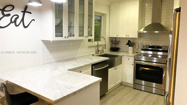 15720 SW 87th Ct, Palmetto Bay, FL 33157