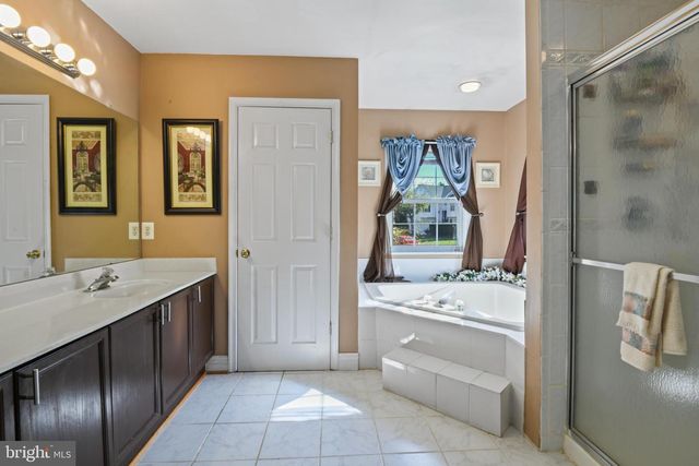 800 AZTEC DR, Frederick, MD 21701