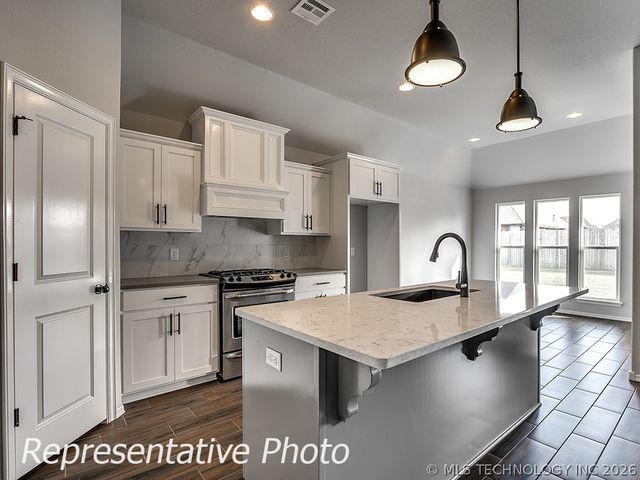 5821 E 124th Terrace S, Bixby, OK 74008