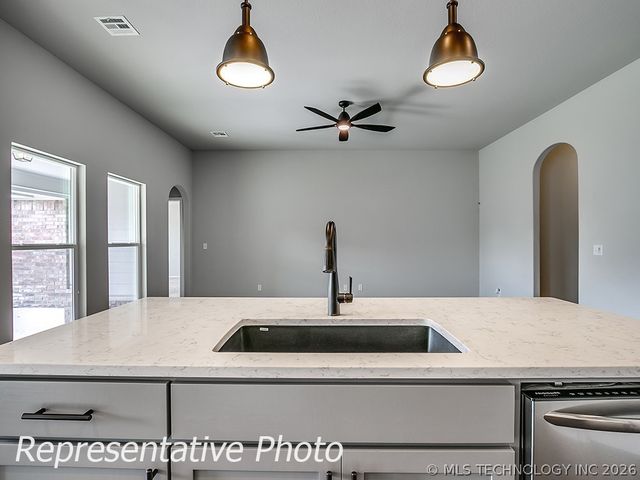 5821 E 124th Terrace S, Bixby, OK 74008