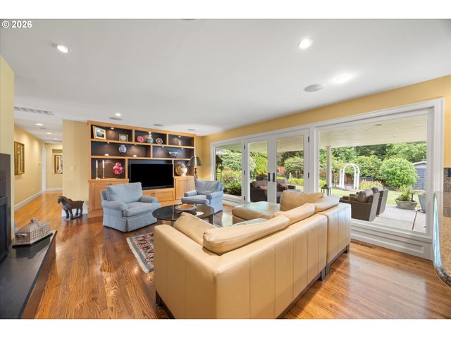 10640 Sw HAWTHORNE Ln, Portland, OR 97225