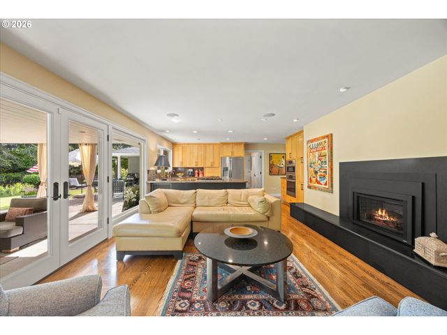 10640 Sw HAWTHORNE Ln, Portland, OR 97225