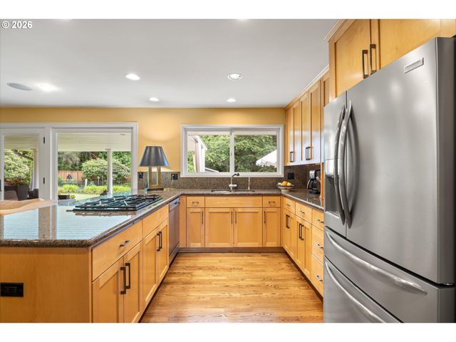 10640 Sw HAWTHORNE Ln, Portland, OR 97225