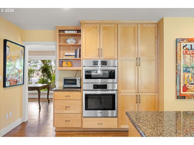 10640 Sw HAWTHORNE Ln, Portland, OR 97225
