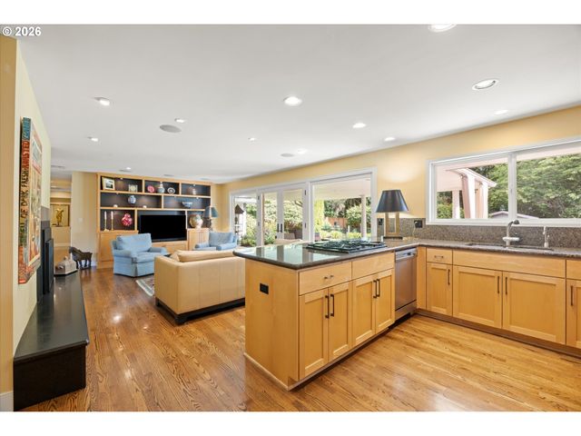 10640 Sw HAWTHORNE Ln, Portland, OR 97225