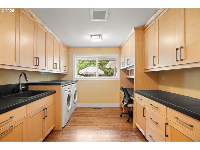 10640 Sw HAWTHORNE Ln, Portland, OR 97225