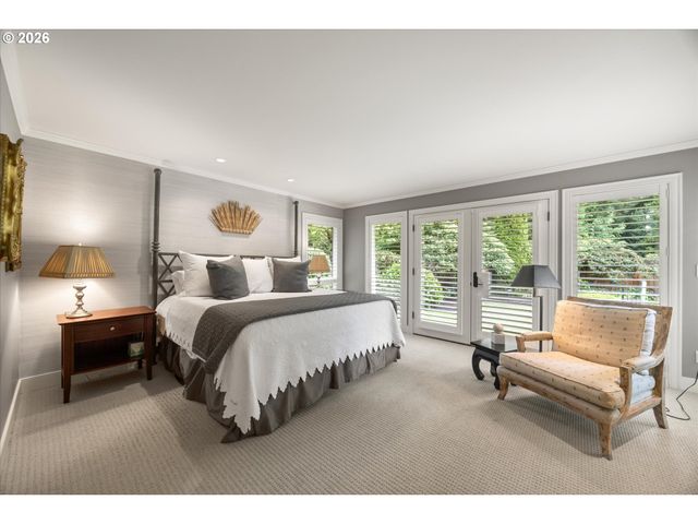 10640 Sw HAWTHORNE Ln, Portland, OR 97225