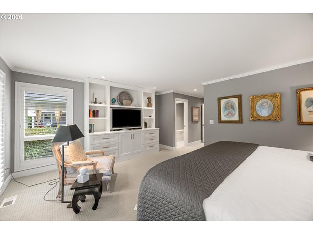 10640 Sw HAWTHORNE Ln, Portland, OR 97225
