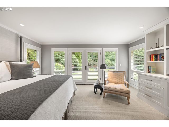 10640 Sw HAWTHORNE Ln, Portland, OR 97225