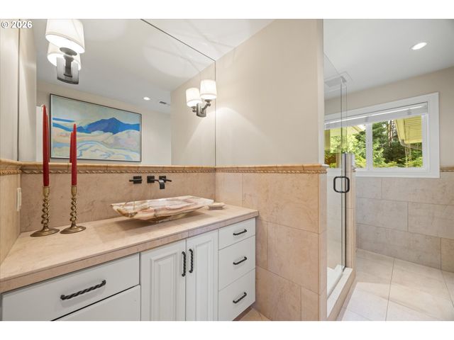 10640 Sw HAWTHORNE Ln, Portland, OR 97225