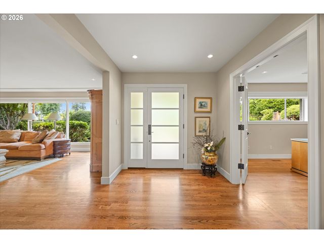 10640 Sw HAWTHORNE Ln, Portland, OR 97225