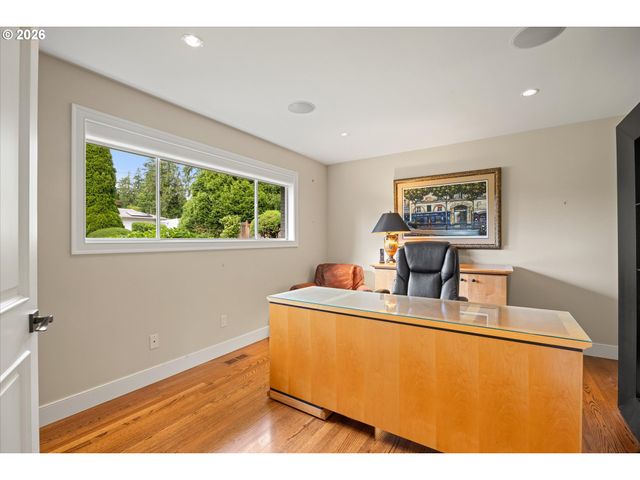 10640 Sw HAWTHORNE Ln, Portland, OR 97225