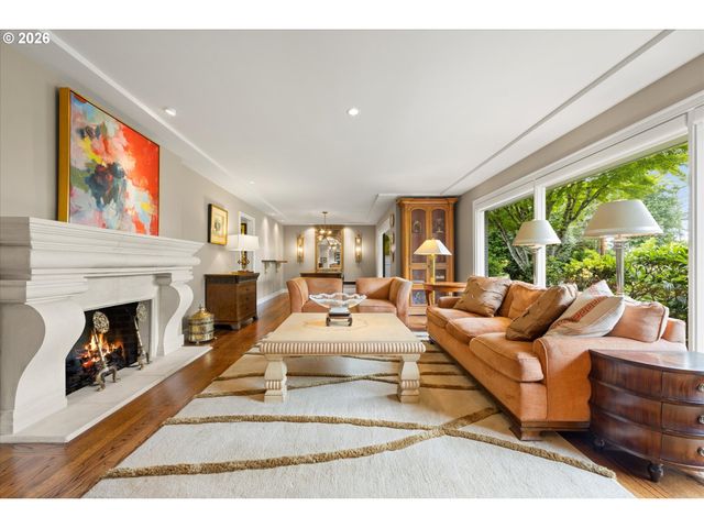 10640 Sw HAWTHORNE Ln, Portland, OR 97225