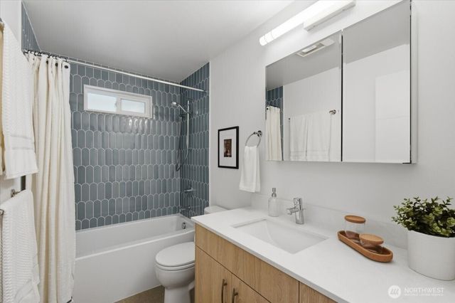 5247 21st Avenue SW, Seattle, WA 98106