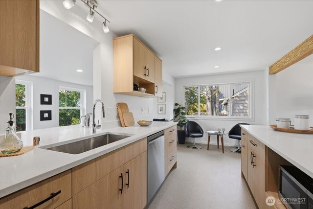 5247 21st Avenue SW, Seattle, WA 98106