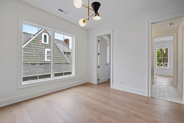 6 S Elm Street, Hinsdale, IL 60521