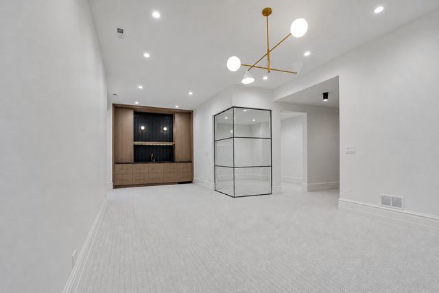 6 S Elm Street, Hinsdale, IL 60521