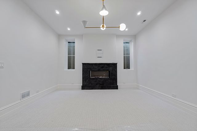 6 S Elm Street, Hinsdale, IL 60521
