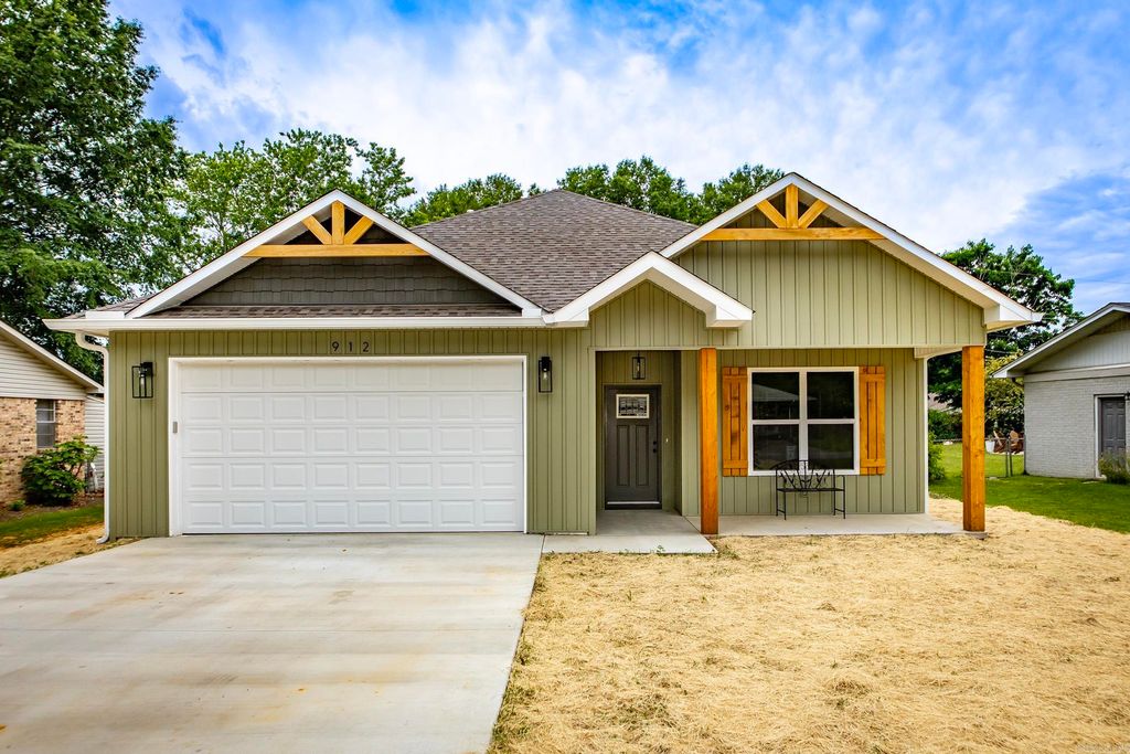 912 Lakeshore Drive, Heber Springs, AR 72543