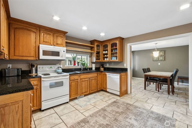 21030 7th Avenue S, Des Moines, WA 98198