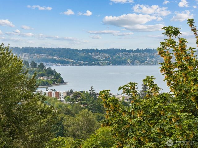 21030 7th Avenue S, Des Moines, WA 98198