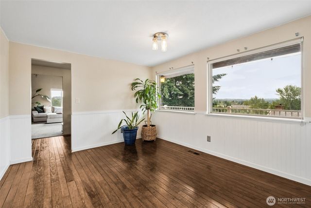 21030 7th Avenue S, Des Moines, WA 98198