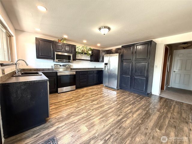 21030 7th Avenue S, Des Moines, WA 98198