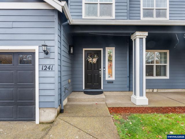 1241 Dahlia St, Woodburn, OR 97071