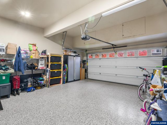 1241 Dahlia St, Woodburn, OR 97071