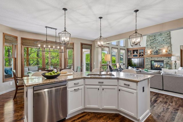 1800 Carriage Drive, Victoria, MN 55386