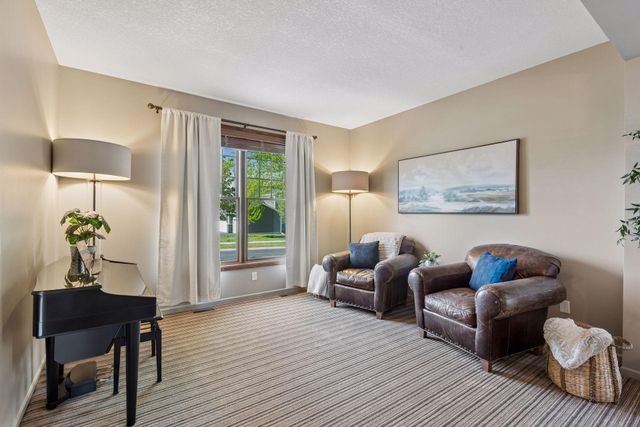 1800 Carriage Drive, Victoria, MN 55386