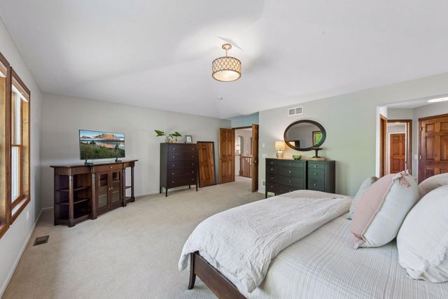 1800 Carriage Drive, Victoria, MN 55386