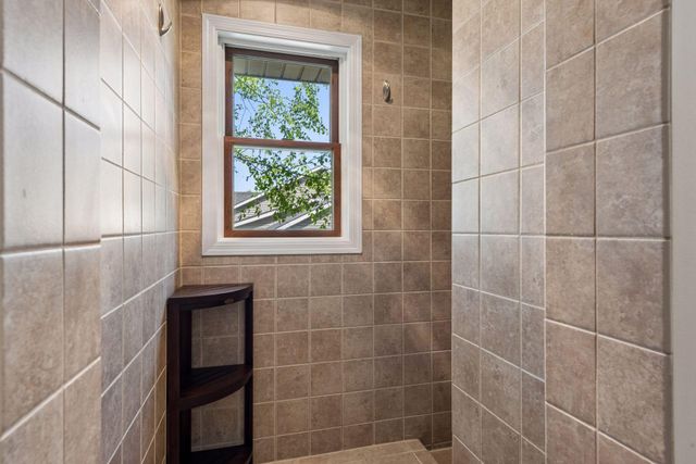 1800 Carriage Drive, Victoria, MN 55386