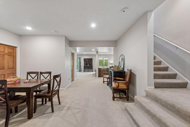 1800 Carriage Drive, Victoria, MN 55386