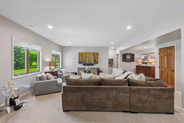 1800 Carriage Drive, Victoria, MN 55386