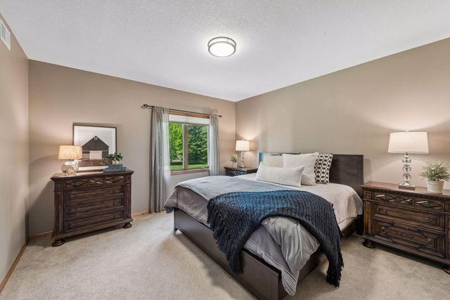 1800 Carriage Drive, Victoria, MN 55386