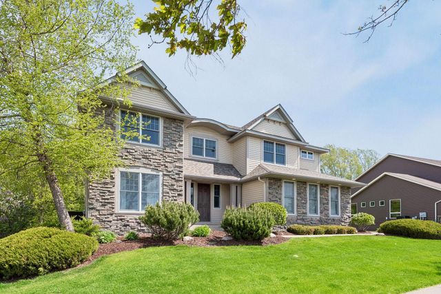1800 Carriage Drive, Victoria, MN 55386