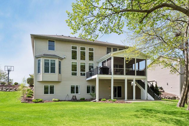 1800 Carriage Drive, Victoria, MN 55386